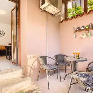 Amphitheater 3+2 Modern With Terrace, Wifi, Netflix Appartamento Pola