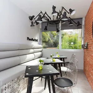 Apartment Vibe, Split